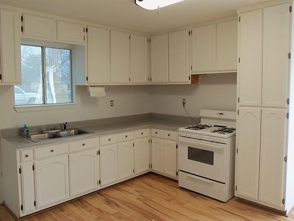 3rd image of 1094 Grand Ave