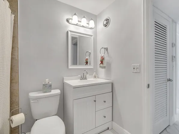 990 Casuarina Road #4, Delray Beach, FL 33483