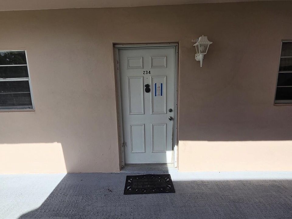 1st image of 18081 SE COUNTRY CLUB Drive #24-234