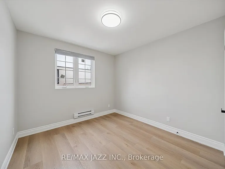251 Simcoe St S #204 — Photo 10