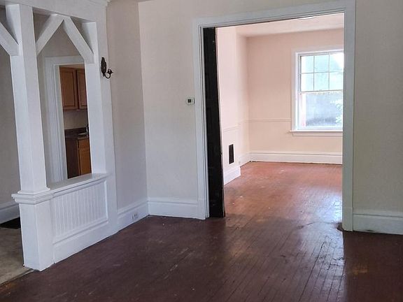 3rd image of 1615 Forster St