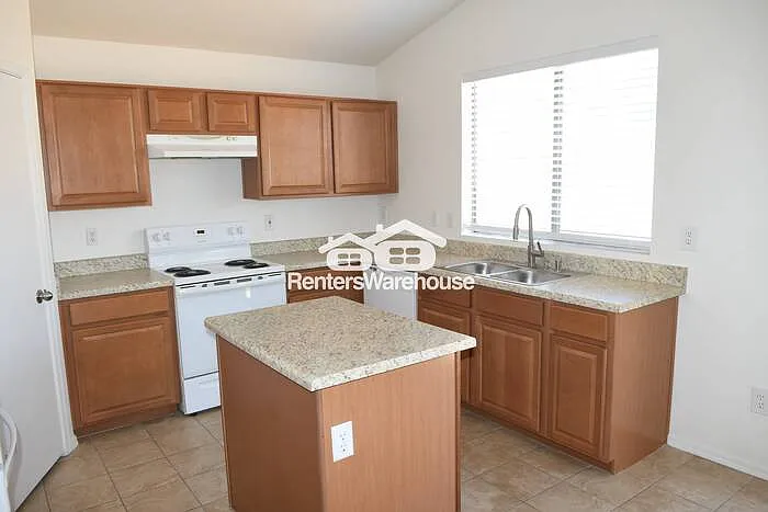 10426 W Oregon Ave — Photo 8