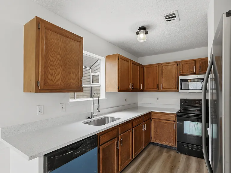308 Dogwood Ct — Photo 17