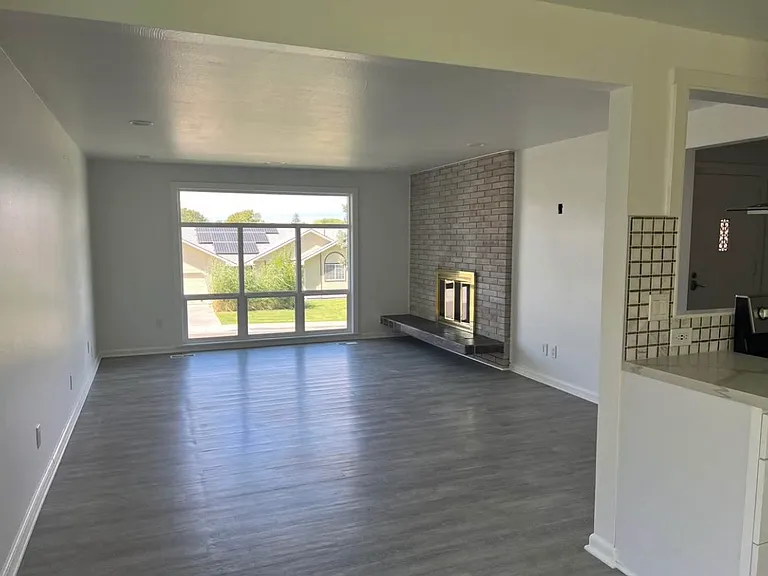 2115 W 8th Pl — Photo 5