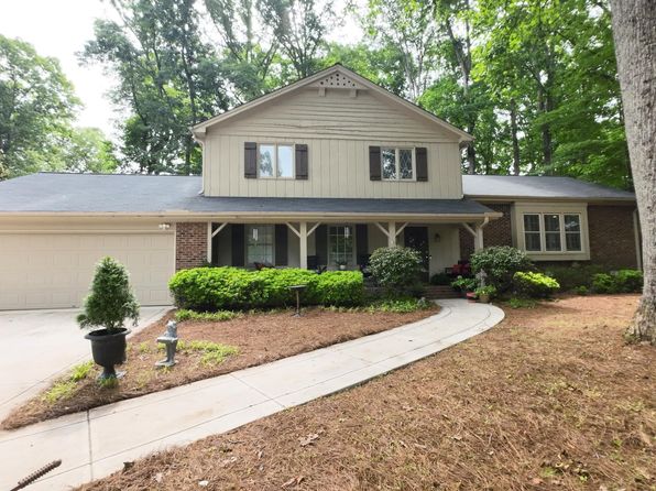 125 Amesbury Ln, Cary, NC 27511