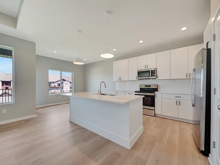 8926 S 42nd St — Photo 6
