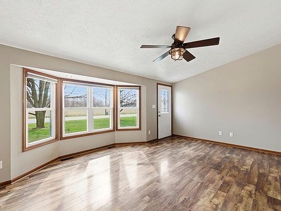4th image of 2372 S Taylor Rd