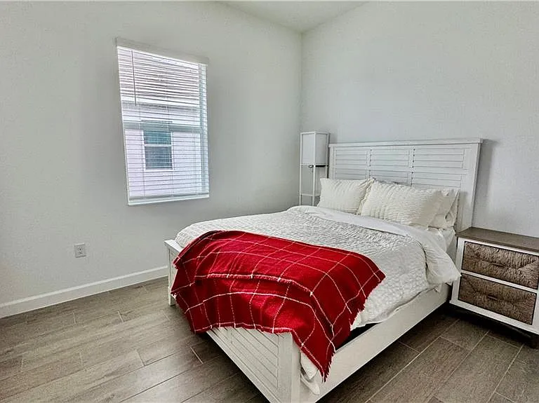 15048 Pinehurst Ln — Photo 2