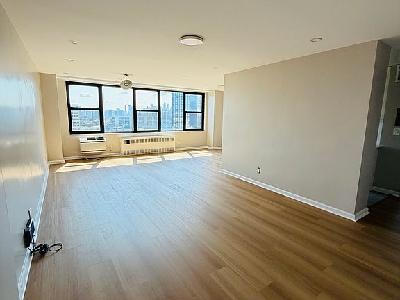 2nd image of 10 Huron Ave APT 17D