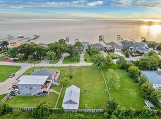 1436 Bayshore Dr, Kemah, TX 77565