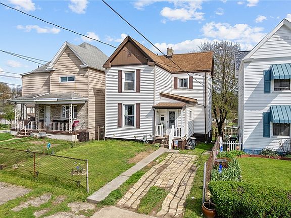 2nd image of 192 Lawrence Ave