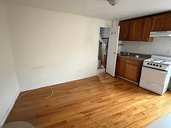 2nd image of 32 Joralemon St APT D109
