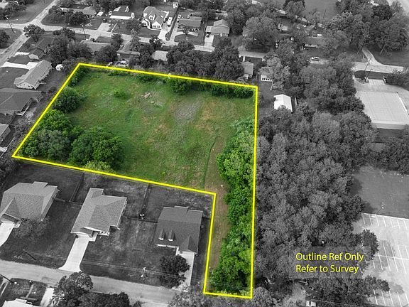 2nd image of 209 E 8th St