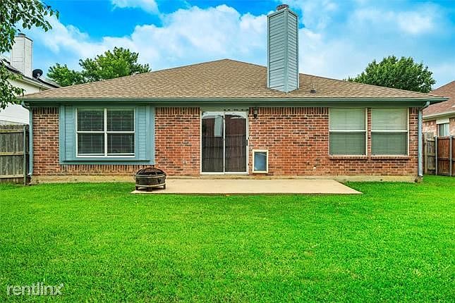 1st image of 875R Shoal Creek Dr