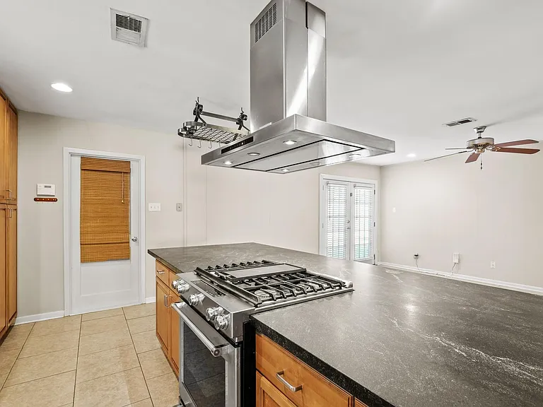 8729 Dunlap St — Photo 3