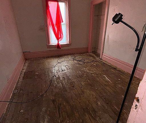 2nd image of 3022 Zephyr Ave