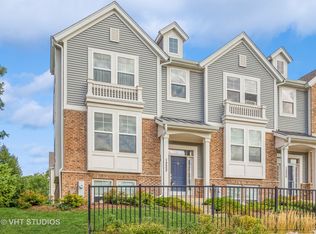 1222 Tuscany Dr, Streamwood, IL 60107
