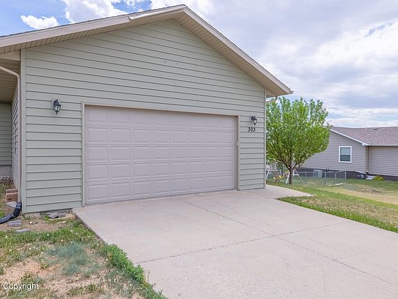 2nd image of 303 Willow Creek Dr