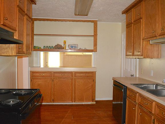 4th image of 702 S Circle Dr