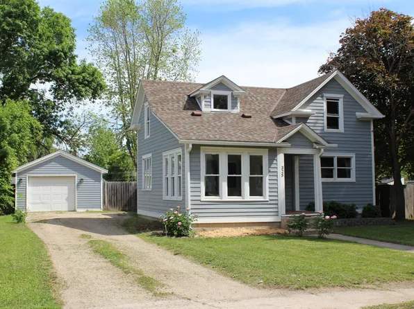 325 3rd St SE, Cokato, MN 55321
