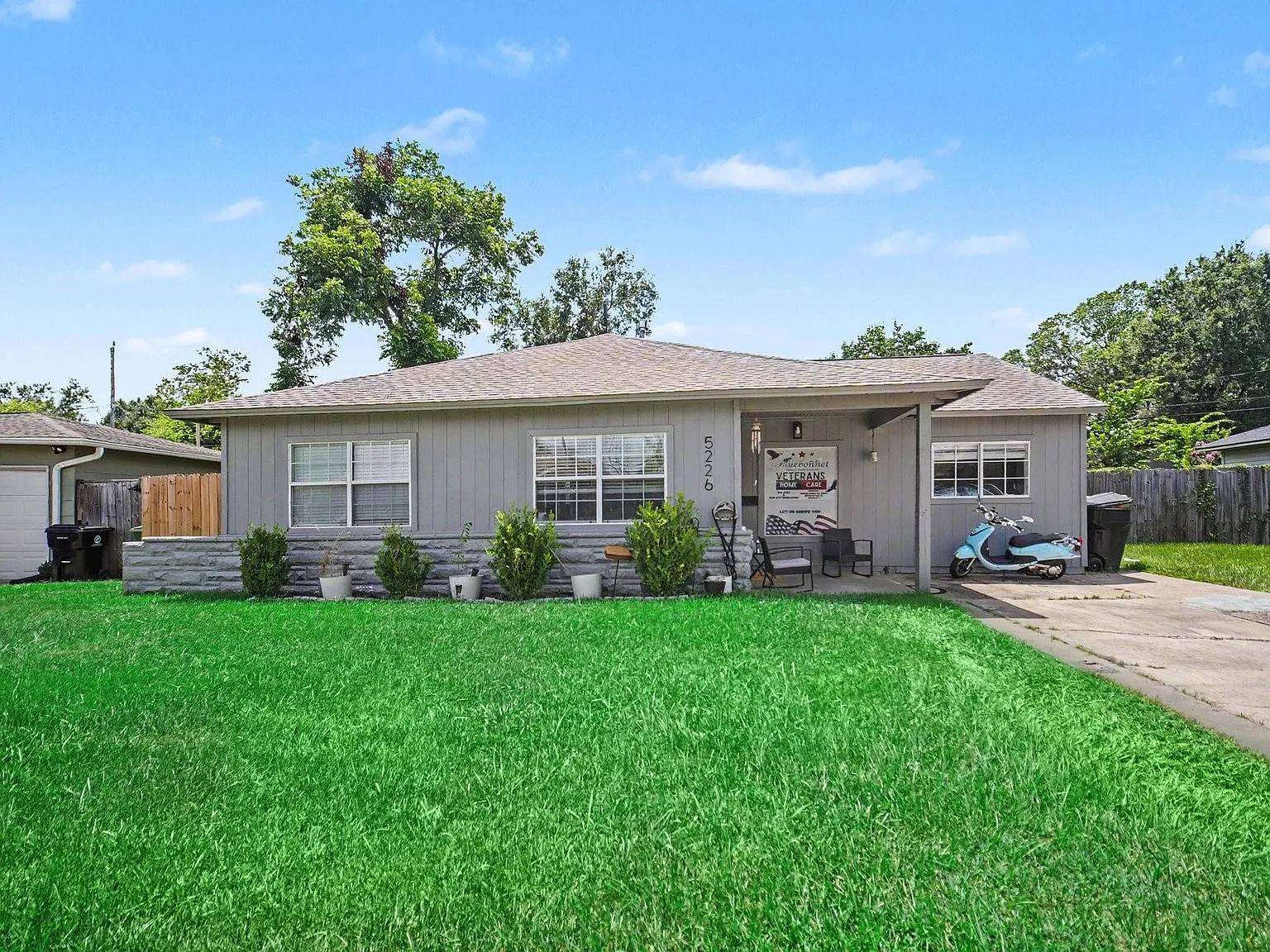 4 bed, 2.0 bath, 1750 sqft, $2,000 — Photo 2