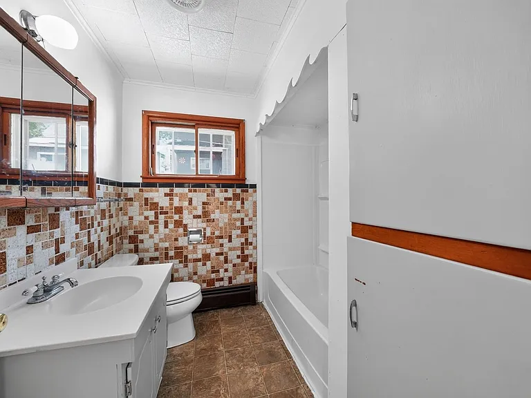 11 Spencer Ave — Photo 19