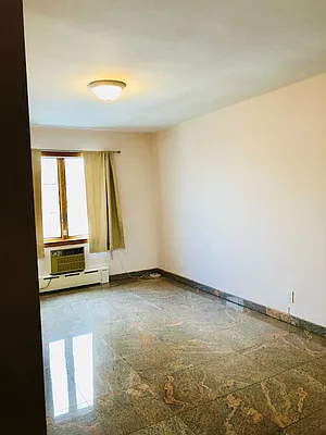 Rented by Zikos Realty Services | media 4