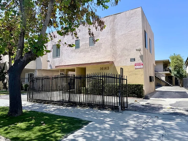 14143 Delano St #5 — Photo 10