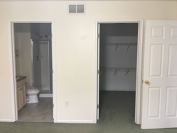 Master bedroom attach bath and closet