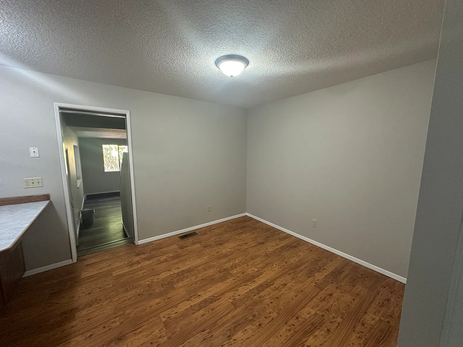 3 bed, 2090 sqft, $2,000 — Photo 4