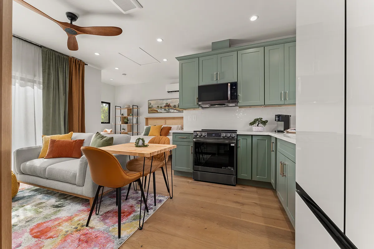 Studio, 375 sqft, $2,500 — Photo 1