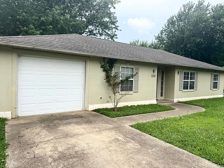 1181 Max Ct — Photo 2
