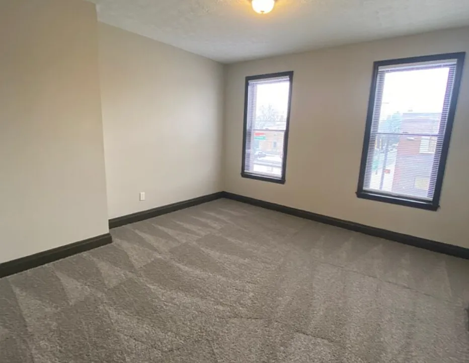 991 E Livingston Ave