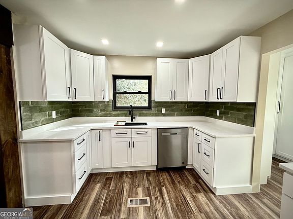 3rd image of 38 Swann Lake Rd