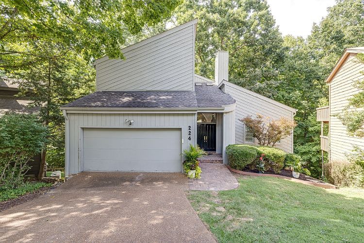 1st image of 224 Harpeth Wood Dr