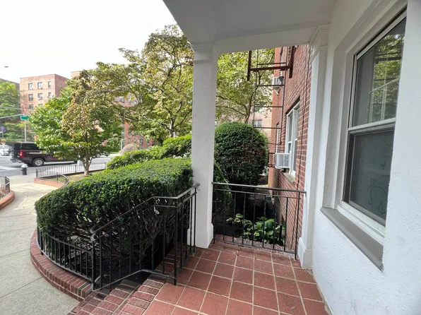 81-05 35th Avenue image 5 of 22