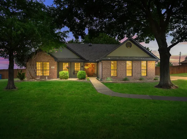 126 Preston Gln, Gunter, TX 75058