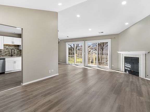 4th image of 210 Dublin Ln Unit V2