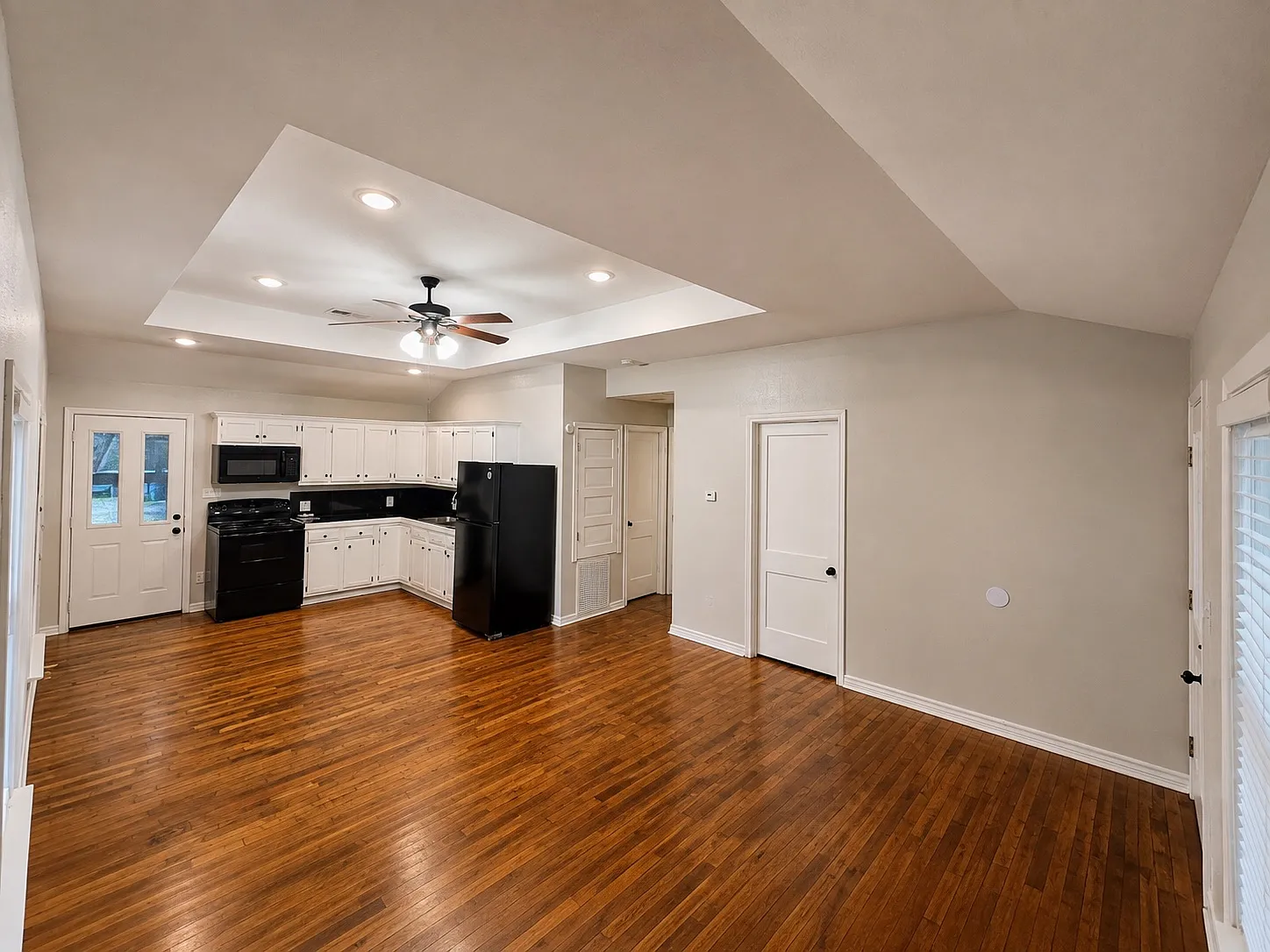 701 W North Ave — Photo 3
