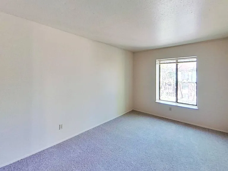 Briarwood Apartments — Photo 10