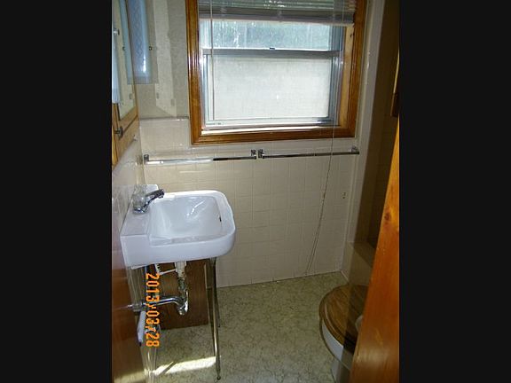 4th image of 1711 NW Baldwin Ave