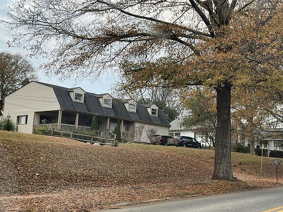 2nd image of 645 Maple Dr