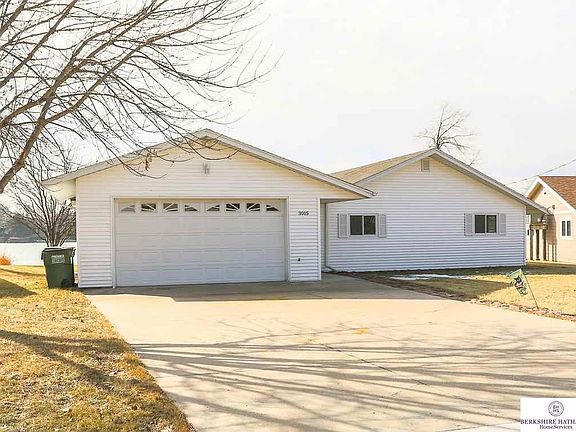 2nd image of 3015 Crystal Dr