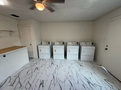 1075 W Vanderbilt St — Photo 11
