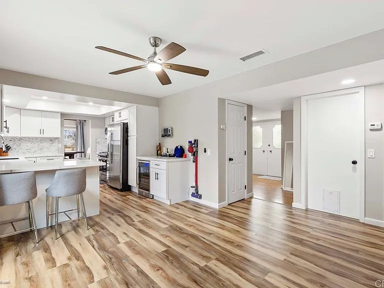 1870 Jeffrey Ave — Photo 15