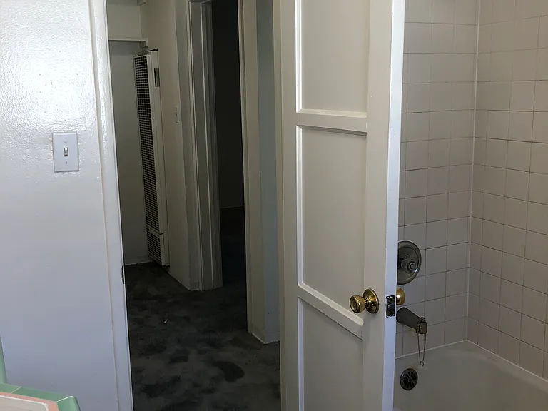 613 1/2 Kelton Ave — Photo 21