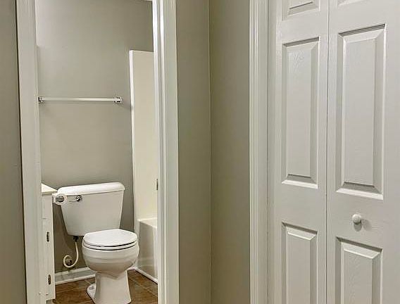 4th image of 520 Hietts Ln APT E