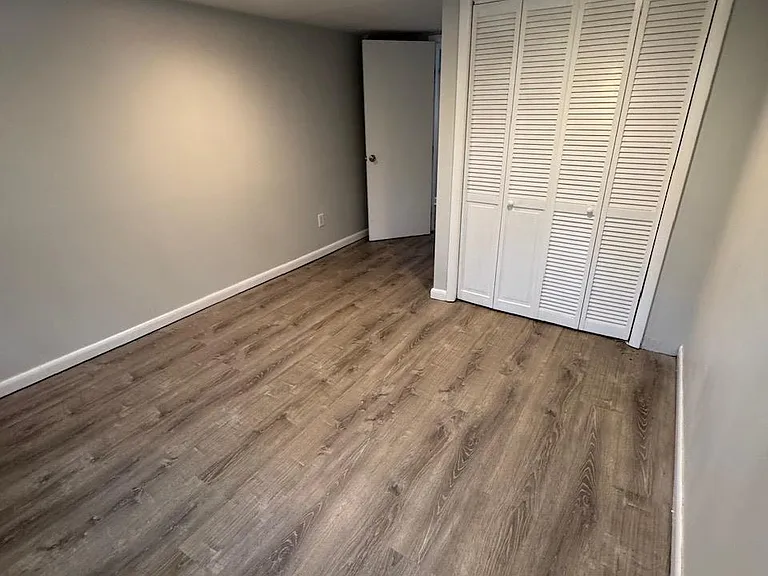 1038 Kingsland Ln — Photo 25
