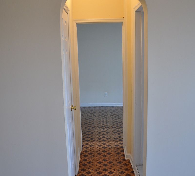2nd image of 50 Lincoln Rd APT 3J