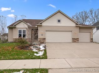 8536 Twin Lakes Dr, Jenison, MI 49428